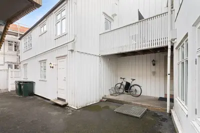 a bike parked next to a white building at Staymate apartments. Trondheim sentrum in Trondheim