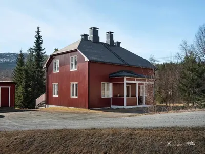 a red barn with a black roof at Hus nær butikk, sentrum & rekreasjon in Hol