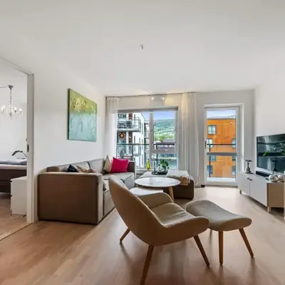 Roomsly Apartments - City flat with Private Balcony