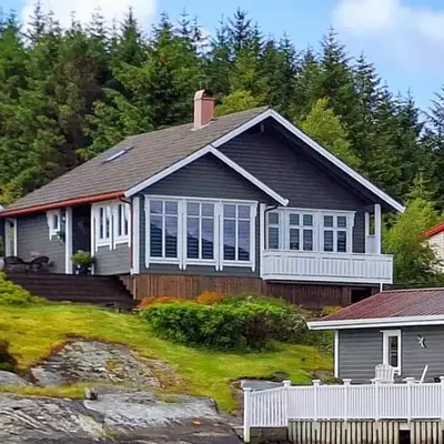 Cozy Home In Florø With Wifi
