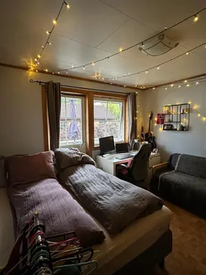 a bedroom with a bed and a desk and a chair at Rom i bofelleskap in Sogndal