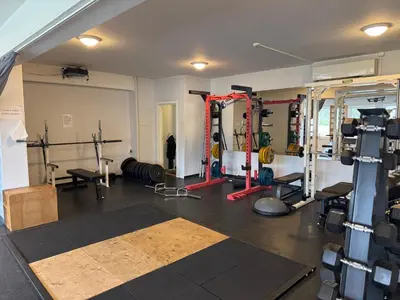 a gym with lots of equipment in a room at Nylendo in Ulvik