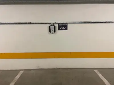 a room with a speed limit sign on a wall at Sentral, Hc-Friendly Apartment in Beitostøl