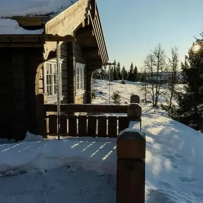 Tømmerhytte Med Utsikt Over Jotunheimen