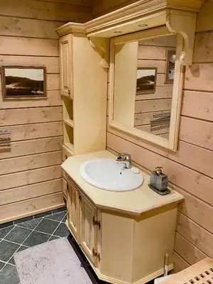 a bathroom with a sink and a mirror at Modern Family Cabin With Views Of Spåtind in Etnedal