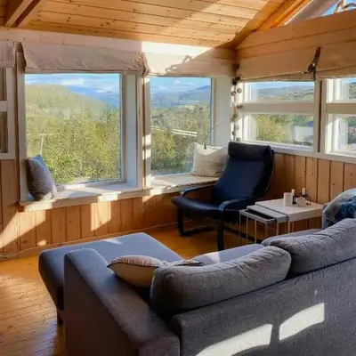 Mountain Cabin With Glacier Views