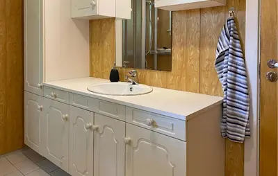 a bathroom with a sink and a mirror at Awesome Home In Åheim With Wifi in Åheim