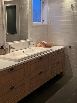 a bathroom with a sink and a mirror at Leilighet nær Color Line i Larvik in Lii