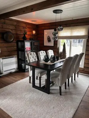 a dining room with a table and chairs at Sjarmerende tømmerhytte på Bjorli in Lii