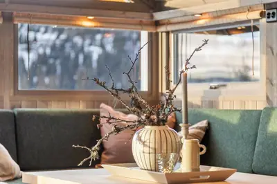 a vase sitting on a table with a candle at Hedda Hedalsfjellet - 3 bedroom cabin with a lovely view in Hedalen