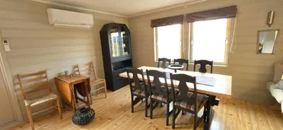a dining room with a table and chairs at Fjellheimens Svanebu in Tyinkrysset