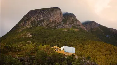 a house on top of a mountain at Speilhus med badestamp - en unik naturopplevelse in Solem
