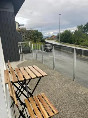 a wooden bench sitting on the side of a building at Panorama leilighet in Lii