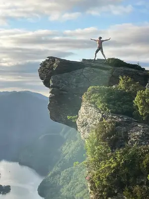 a person standing on top of a cliff at Panorama leilighet in Lii
