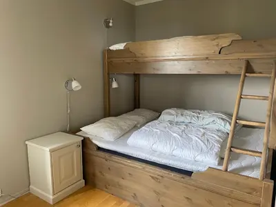 a bedroom with a bunk bed with a ladder at Toppleilighet Midt I Beitostølen in Beitostøl