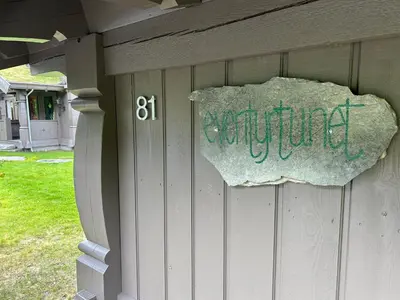 a sign on the side of a fence with the word appliance at Sleepover in the mountains in Hjartdal