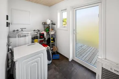 a room with a door leading to a walk in closet at Ny feriehytte i skjærgården in Austevoll