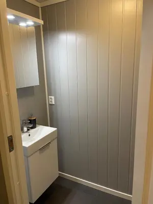 a bathroom with a white sink and a mirror at Ferieleilighet i Tråstølen in Vossevangen