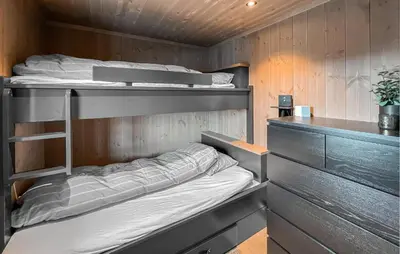 a room with two bunk beds in a cabin at Cozy Home In Svingvoll With House A Mountain View in Svingvoll