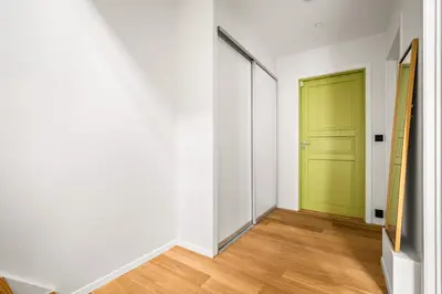 a hallway with a green door and wooden floors at Spacious Gem In Old Town I NEW 2025 I 3 Bed 2 Bath in Bergen