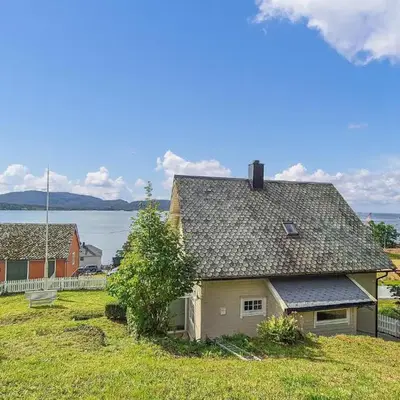 6 Bedroom Lovely Home In Holmedal