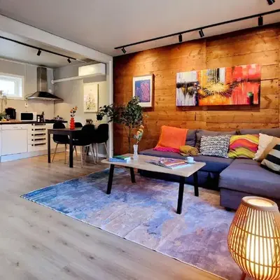 Historic townhouse - 2 baths 3 floors 100 percent charm