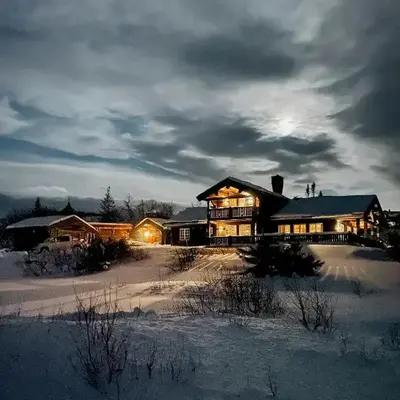 Log Cabin Near Høgevarde With Mountain Views