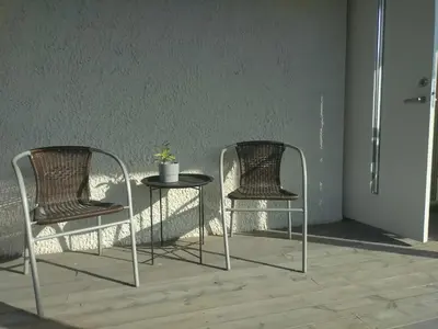 two chairs and a table with a plant on it at Koselig hus med flott utsikt in Vossevangen