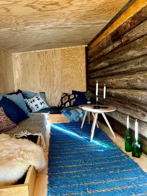 a room with a couch and a table with candles at Fiskebu at Flaksjøen in Venabygd