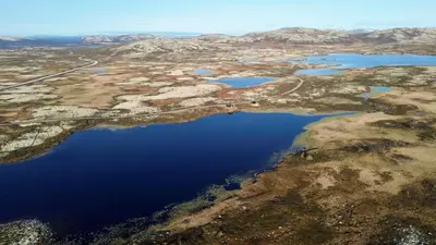 an aerial view of a group of lakes and mountains at Hyggelig fiskebu ved Langrumpa fiskevann in Venabygd