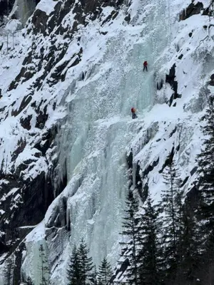 two people skiing down a snow covered mountain at Tveitopark Apartments B in Rjukan