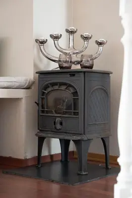 an antique stove with aaeusicismaeusaeusaeusaeusaeusaeusaeusaeusaeus at Big, Bright & Beautiful - with 6 Large Bedrooms in Bergen