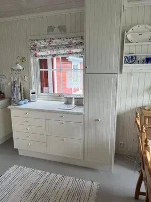 a kitchen with a sink and a window at Stor hytte med praktfull havutsikt in Lysøysund