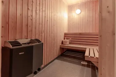 a sauna with a bench and a trash can at Bakkebyvegen 7B in Trysil