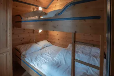 a bedroom with a bunk bed in a cabin at Bakkebyvegen 13B in Trysil
