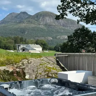 Koselig vestlandshus ved fjorden