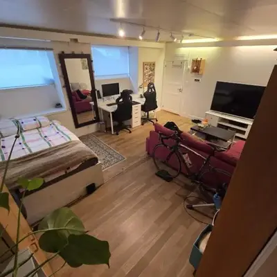 Big and cozy room in the middle of the city
