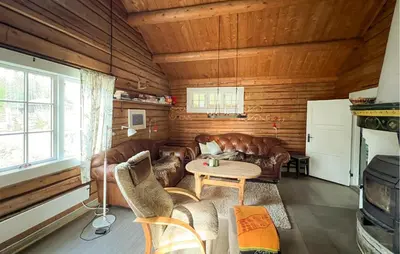 a living room with leather furniture and a table at 3 Bedroom Cozy Home In Mesnali in Mesnali