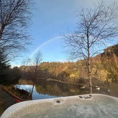 Aurora Bliss - Waterfront Jacuzzi & Sauna near Bergen