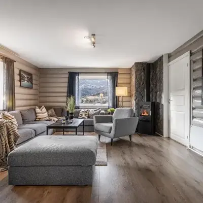 Spacious Hemsedal home with ski slope view
