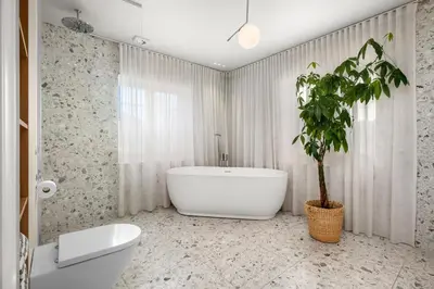 a bathroom with a tub and a plant in it at Unik villaeiendom, totalrenovert i klassisk stil in Trondheim
