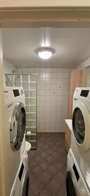 a bathroom with a washer and dryer in a room at Guesthouse centrum location in Lii
