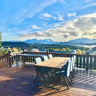 Hilltop Panorama view retreat