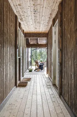 an empty hallway of a house with a wooden ceiling at Charming cabin in Hemsedal Golf Alpin - ideal for families, fishing & skiing in Hemsedal