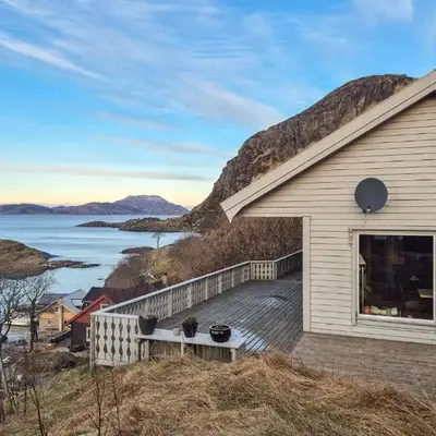 3 Bedroom Stunning Home In Tansøy