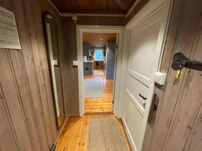 a hallway leading into a house with a door at Hjemmekoselig Hytte Ved Øyangen in Beitostøl