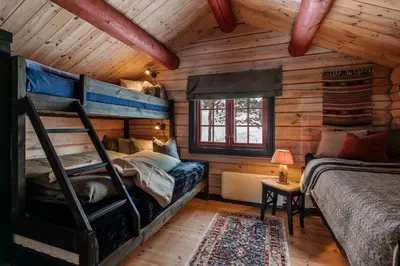 a bedroom with two bunk beds in a log cabin at Charming cabin by Hallingskarvet ski center in Hol