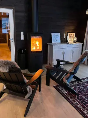 a living room with two chairs and a tv at Moderne Og Koselig Hytte På Hardangervidda in Garden