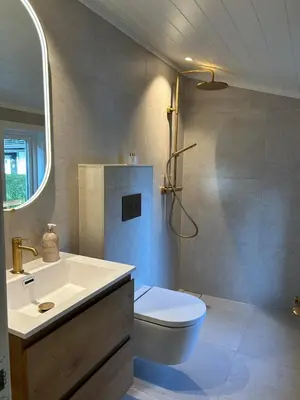 a bathroom with a toilet and a sink at Olastova, et koselig lite hus i nær Stryn sentrum in Stryn