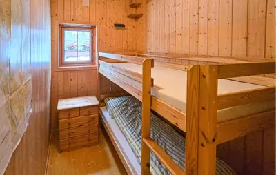 a room with two bunk beds in a cabin at Nice Home In Rendalen With House A Panoramic View in Rendalen